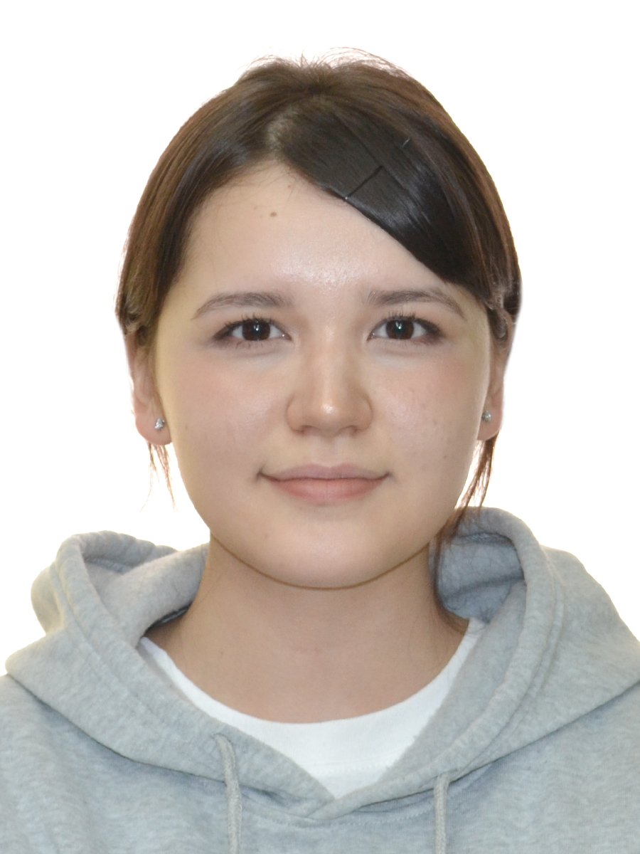 Farzona student